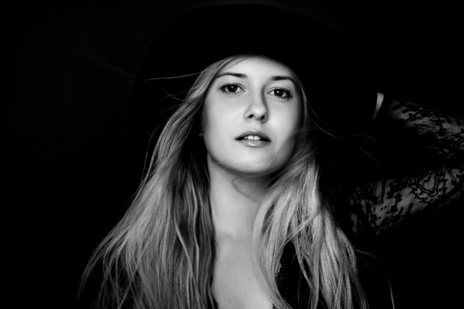 Tecniche avanzate di trucco teatrale con palette di colori professionali